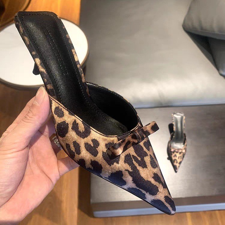 شباشب نسائية بكعب عالٍ مدبب بن - مراجعة Ethnic Fashion For Women وسعره